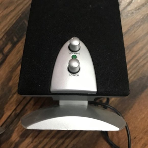 eMACHINES SP-30A PORTABLE DESKTOP/LAPTOP SPEAKERS - Picture 3 of 7